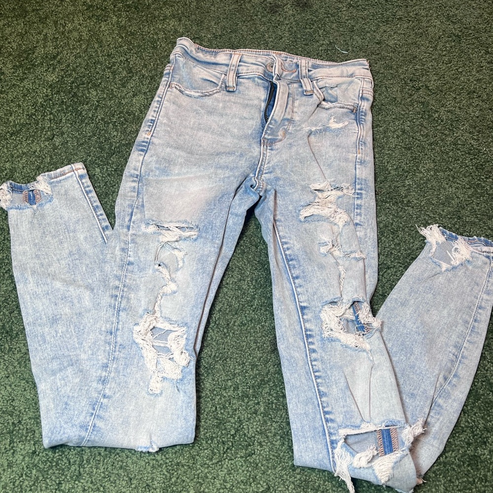 ✨ Size 00 AE Ripped Acid-Wash Jeans 🤍
